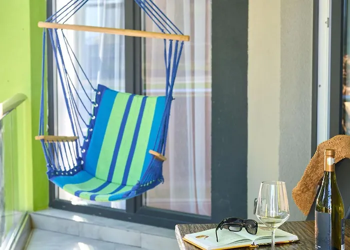 Sun & Fun In Pools 마마이아