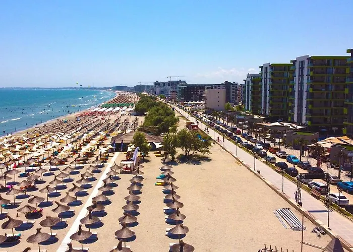 Sun & Fun In Pools * 마마이아