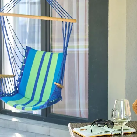 Sun & Fun In Pools Mamaia