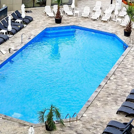 Sun & Fun In Pools *