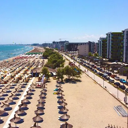 Sun&fun In Pools * Mamaia