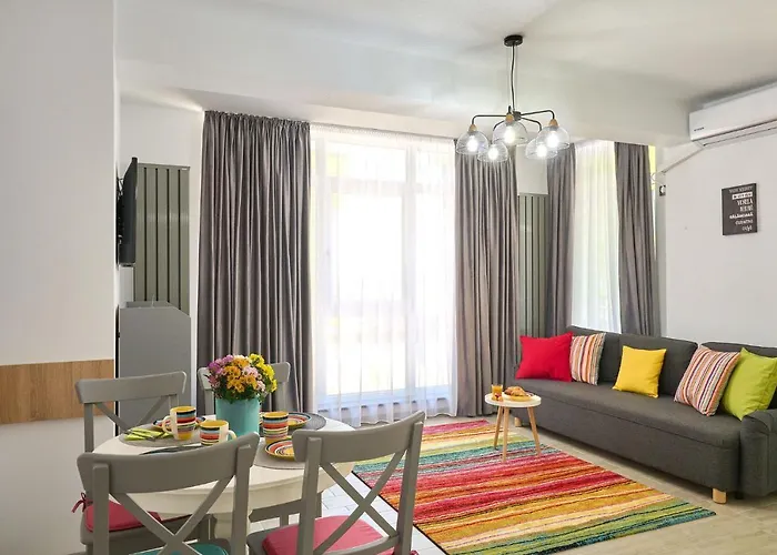 Sun & Fun In Pools * ママイア